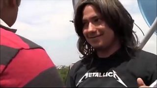 Joven se ofrece a su entrenador de fut