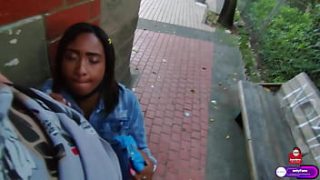 La puta de mi profesora me chupa la polla en público a las afueras de la Escuela Lol :(