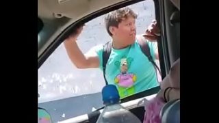 Putita en carro tocada